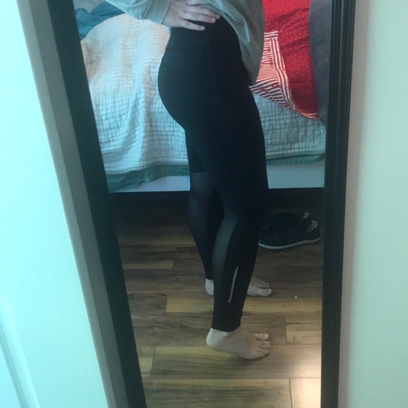 Black mesh Lululemon leggings - Picture 2 of 6